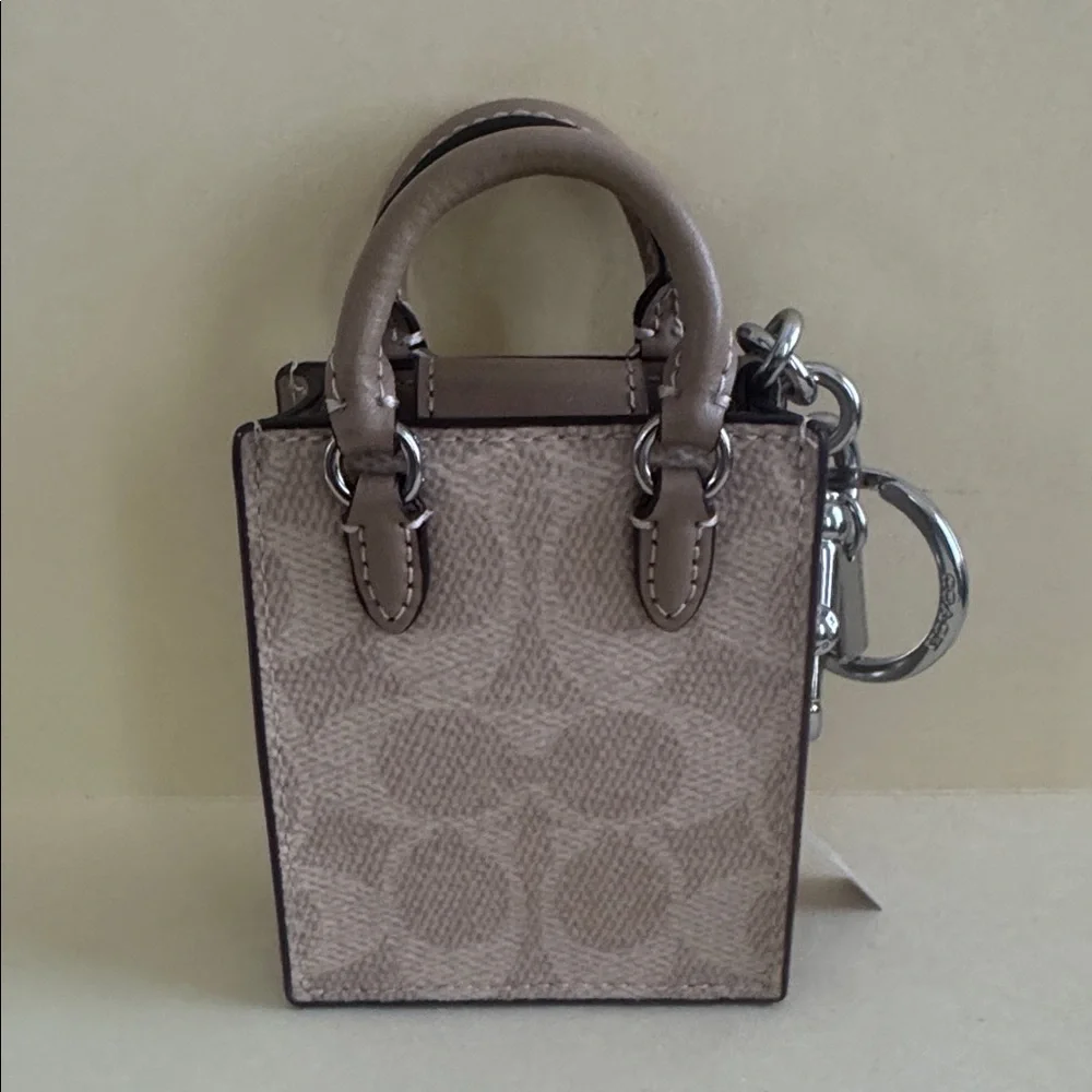 COACH CX069 SVPWH Credit Card Case Key GOP Bag Tote Charm NWT $138 - Picture 5 of 8